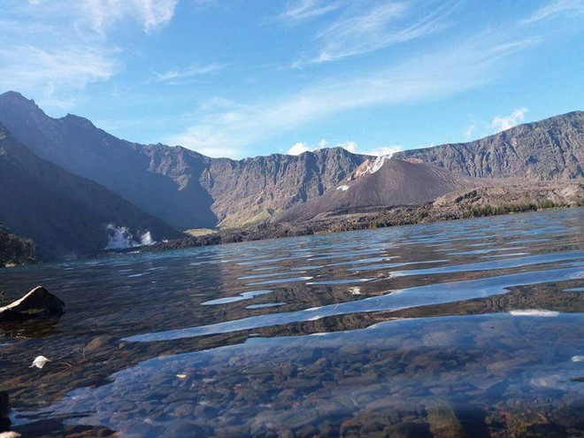 3-ngay-trekking-nui-lua-rinjani-dang-hoat-dong-o-indonesia-ivivu-2