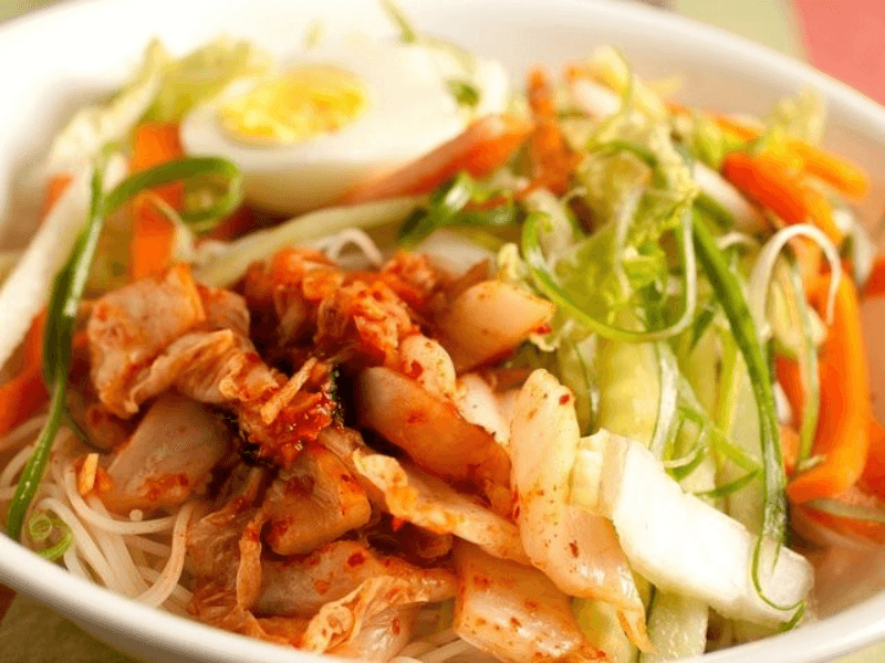 Thưởng món mì Ramen tại quán Kagari