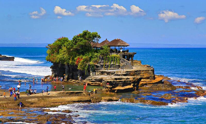 Đền Tanah Lot- ngôi đền thiêng liêng ở Bali 